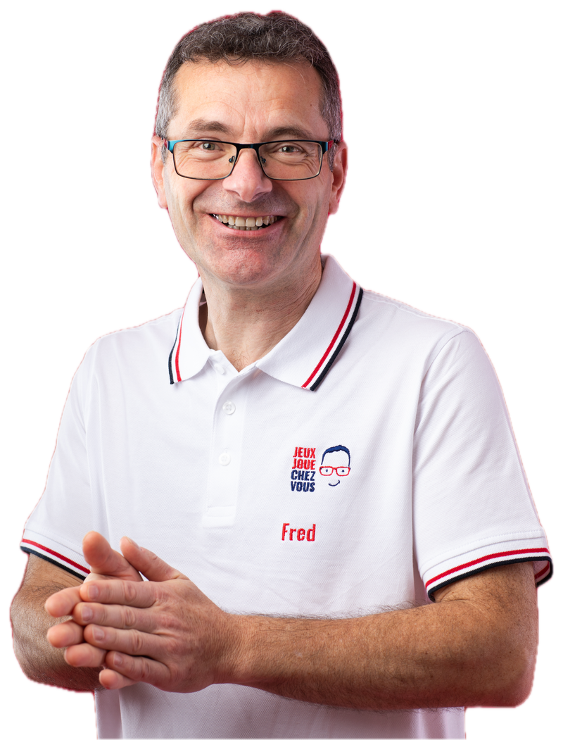 Frédéric Moreau, animateur de team building, sourit les mains jointes